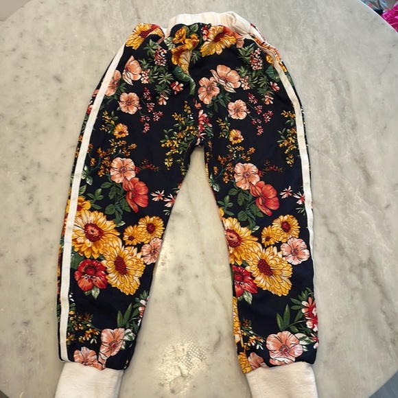 Flower suit - Picture 2 of 2